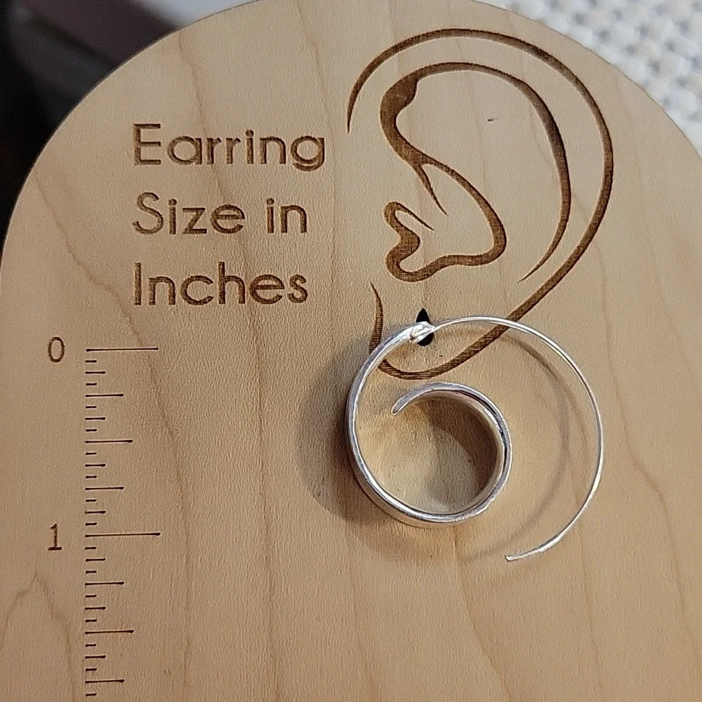 Sculptural Threader Hoop Earrings - Picture 4 of 7